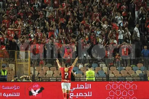 لعنة القائم والعارضة.. كيف حُرم تريزيجيه من صدارة هدافي الدوري؟ (فيديو)